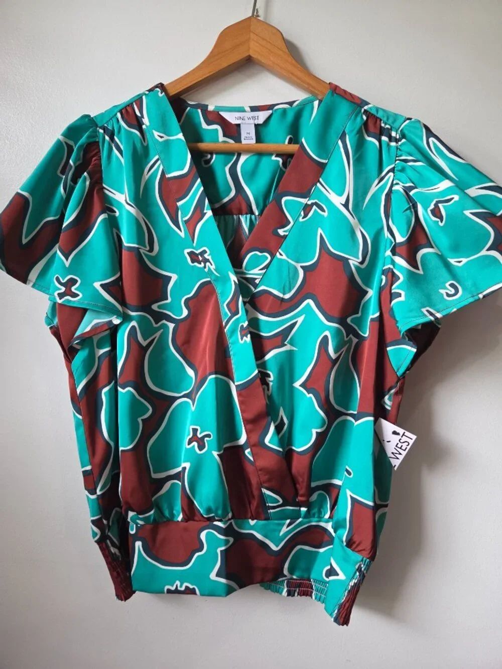 NWT NINE WEST SURPLICE FLUTTER SLEEVES TOP SIZE M